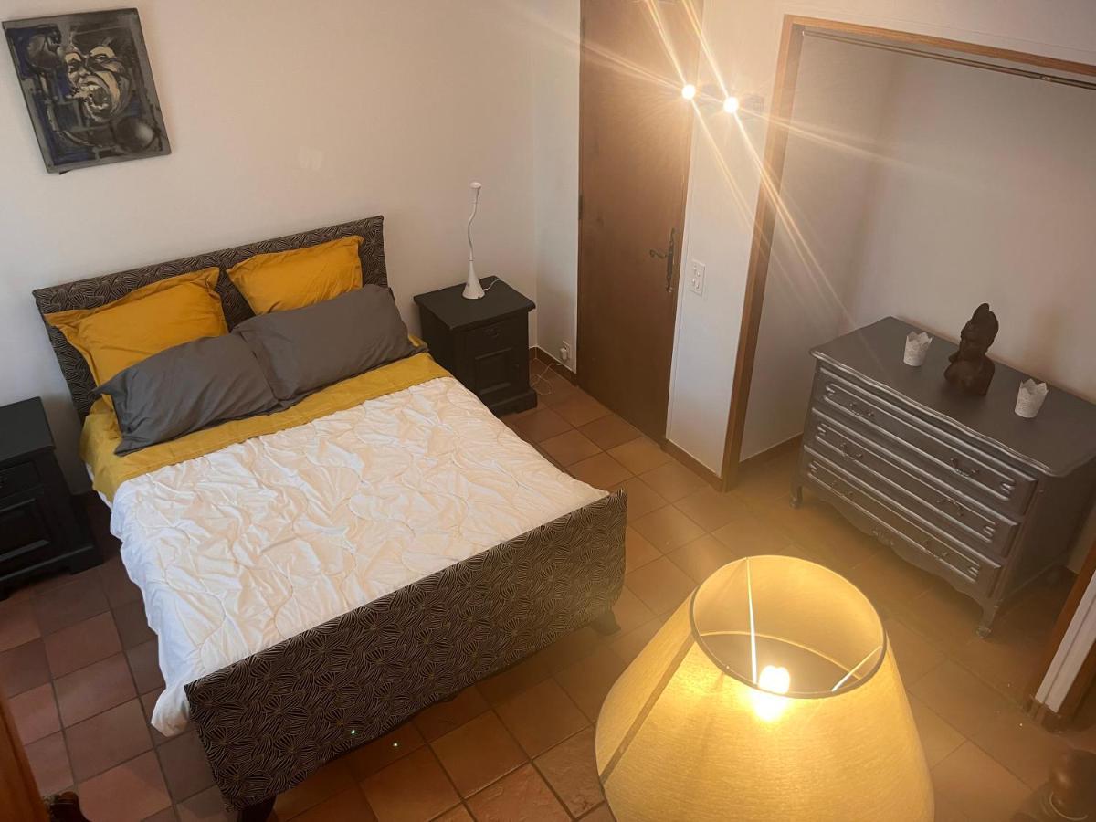 Le Mazet De Choubouloute Bed & Breakfast แซ็ง จิลส์ ภายนอก รูปภาพ