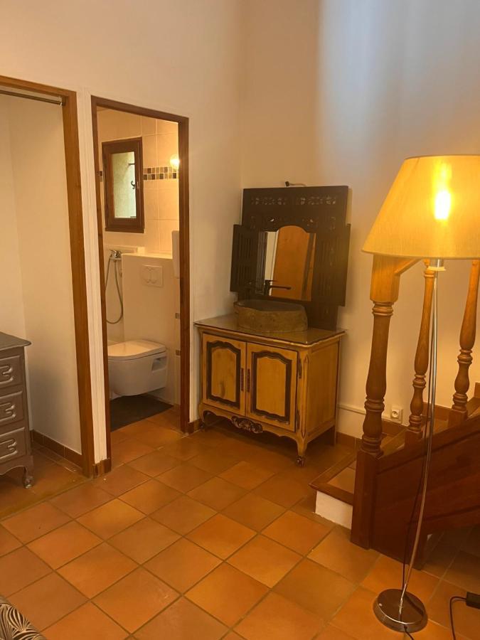 Le Mazet De Choubouloute Bed & Breakfast แซ็ง จิลส์ ภายนอก รูปภาพ