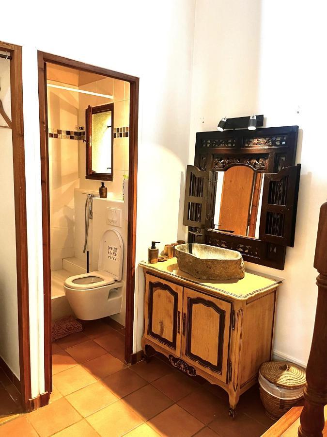 Le Mazet De Choubouloute Bed & Breakfast แซ็ง จิลส์ ภายนอก รูปภาพ