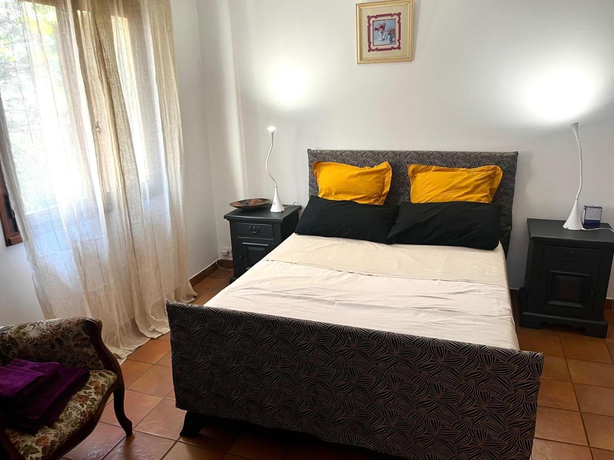 Le Mazet De Choubouloute Bed & Breakfast แซ็ง จิลส์ ภายนอก รูปภาพ