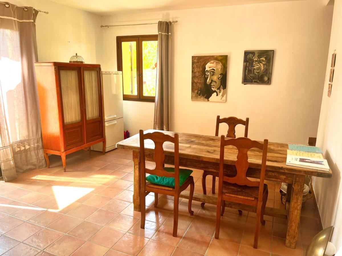 Le Mazet De Choubouloute Bed & Breakfast แซ็ง จิลส์ ภายนอก รูปภาพ