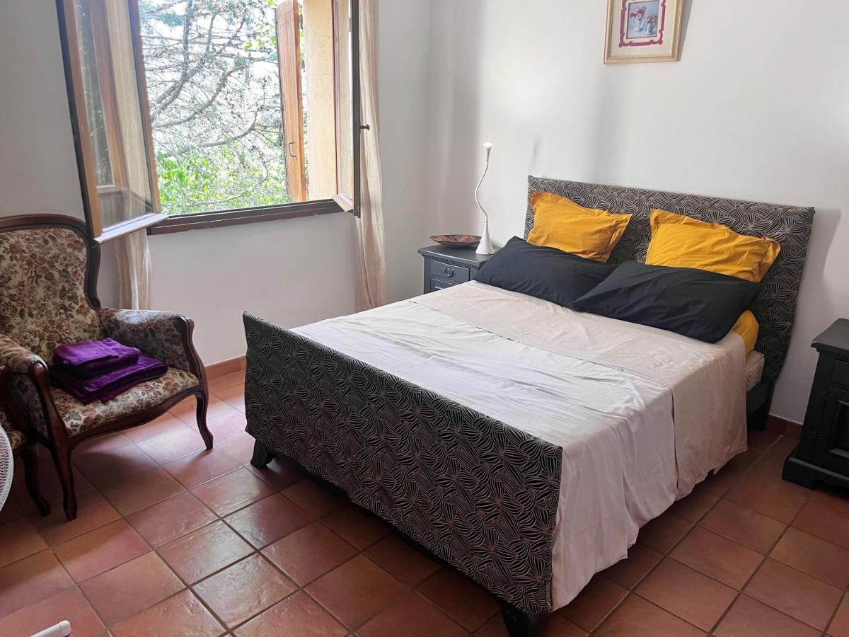 Le Mazet De Choubouloute Bed & Breakfast แซ็ง จิลส์ ภายนอก รูปภาพ