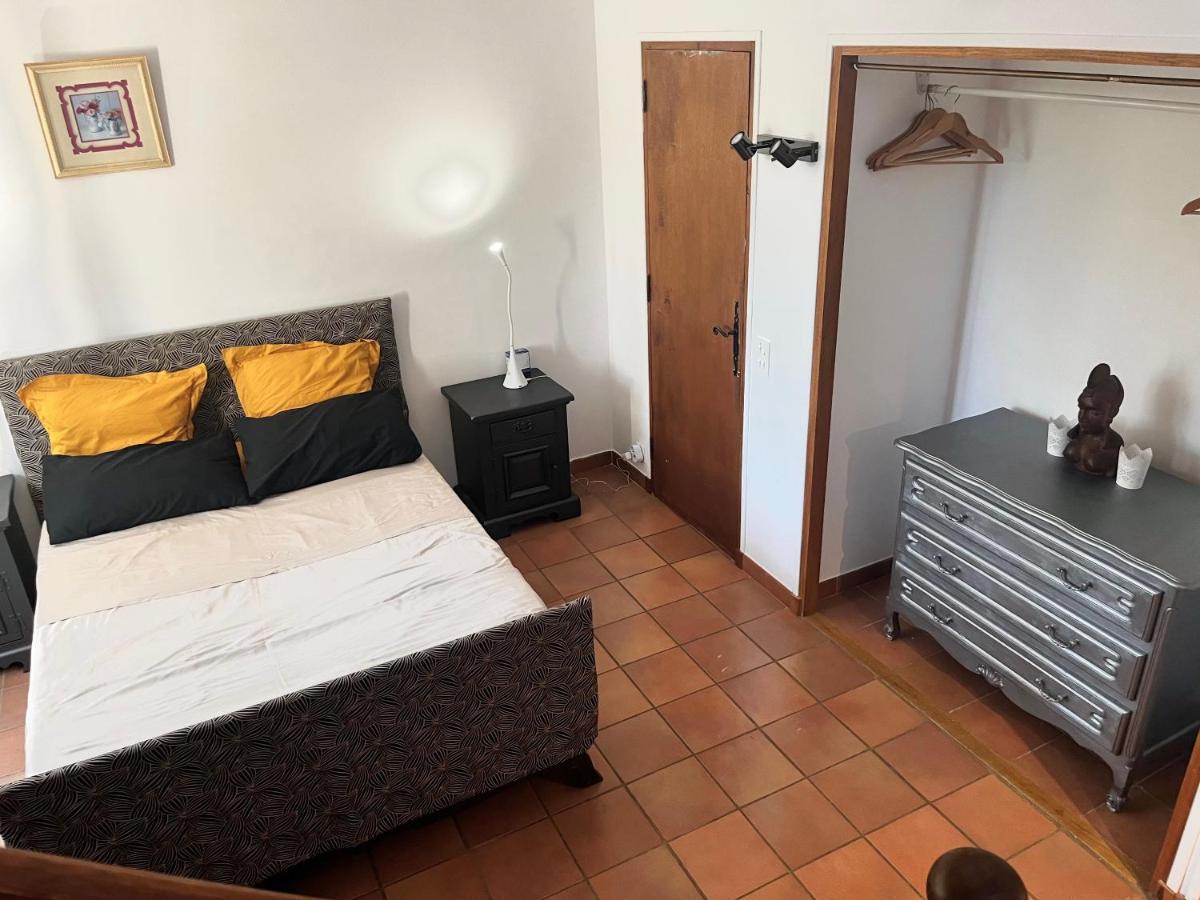 Le Mazet De Choubouloute Bed & Breakfast แซ็ง จิลส์ ภายนอก รูปภาพ